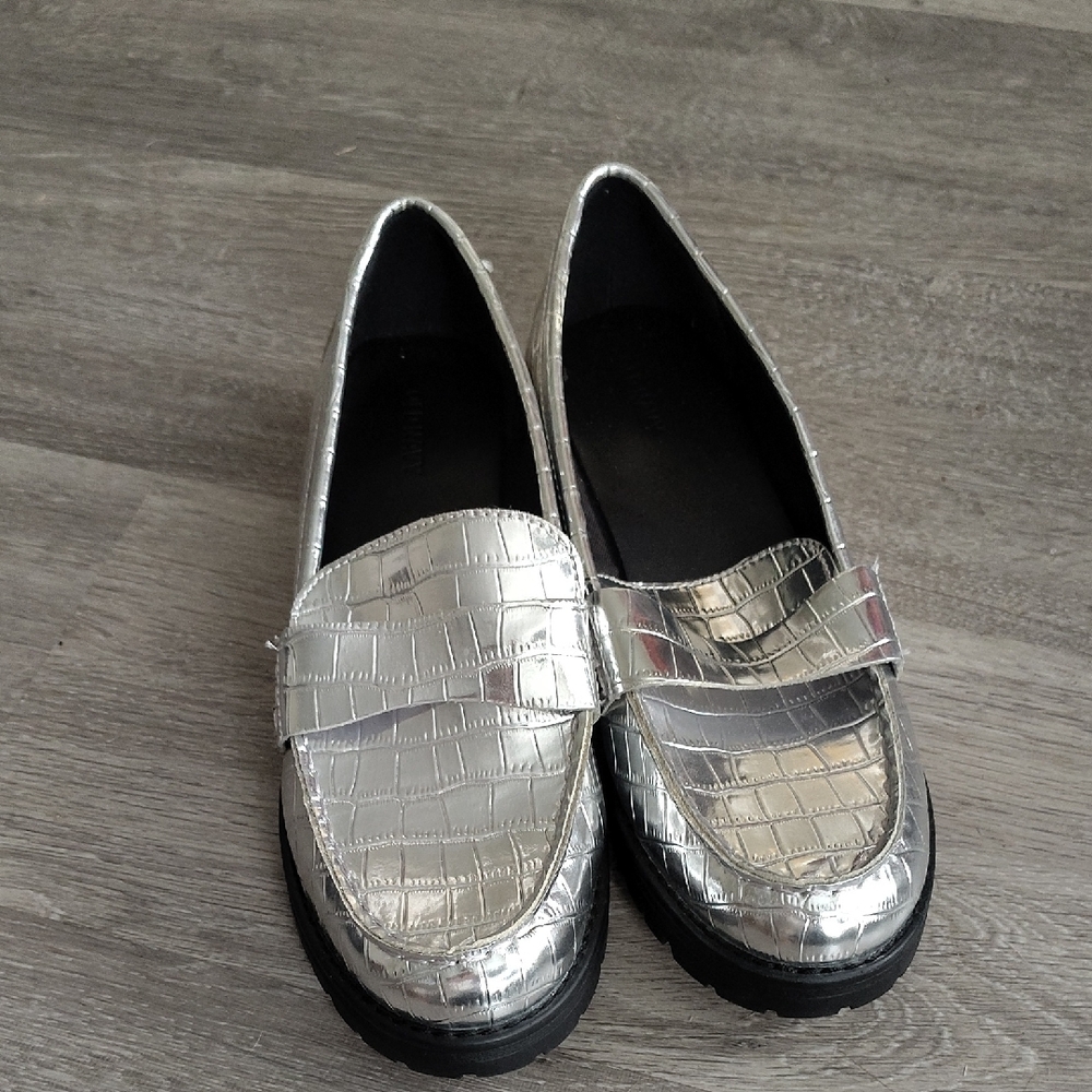 Old Navy Metallic Silver Croc-Embossed Loafers